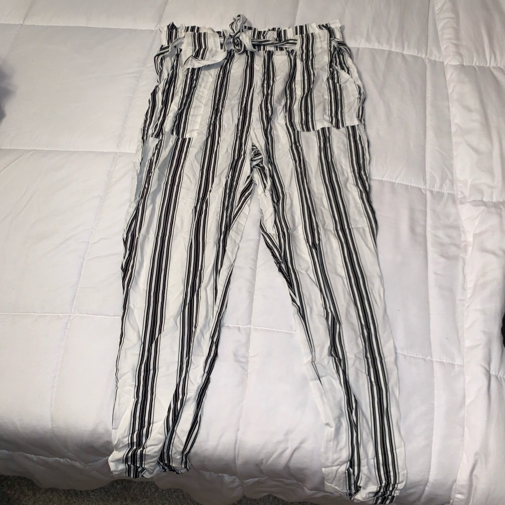 NWT Charlotte Russe Paperbag Pants